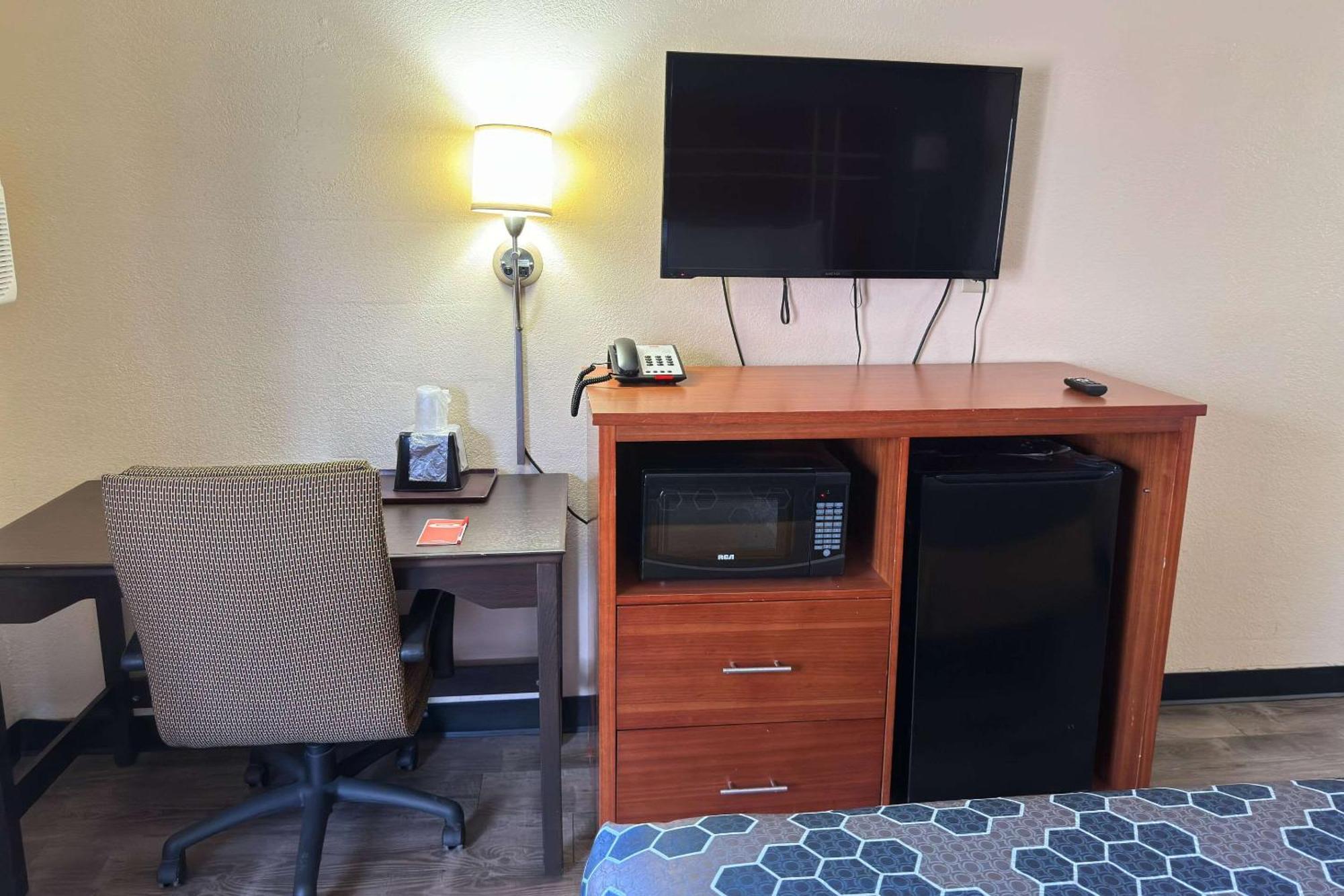 Econo Lodge Waite Park Bagian luar foto